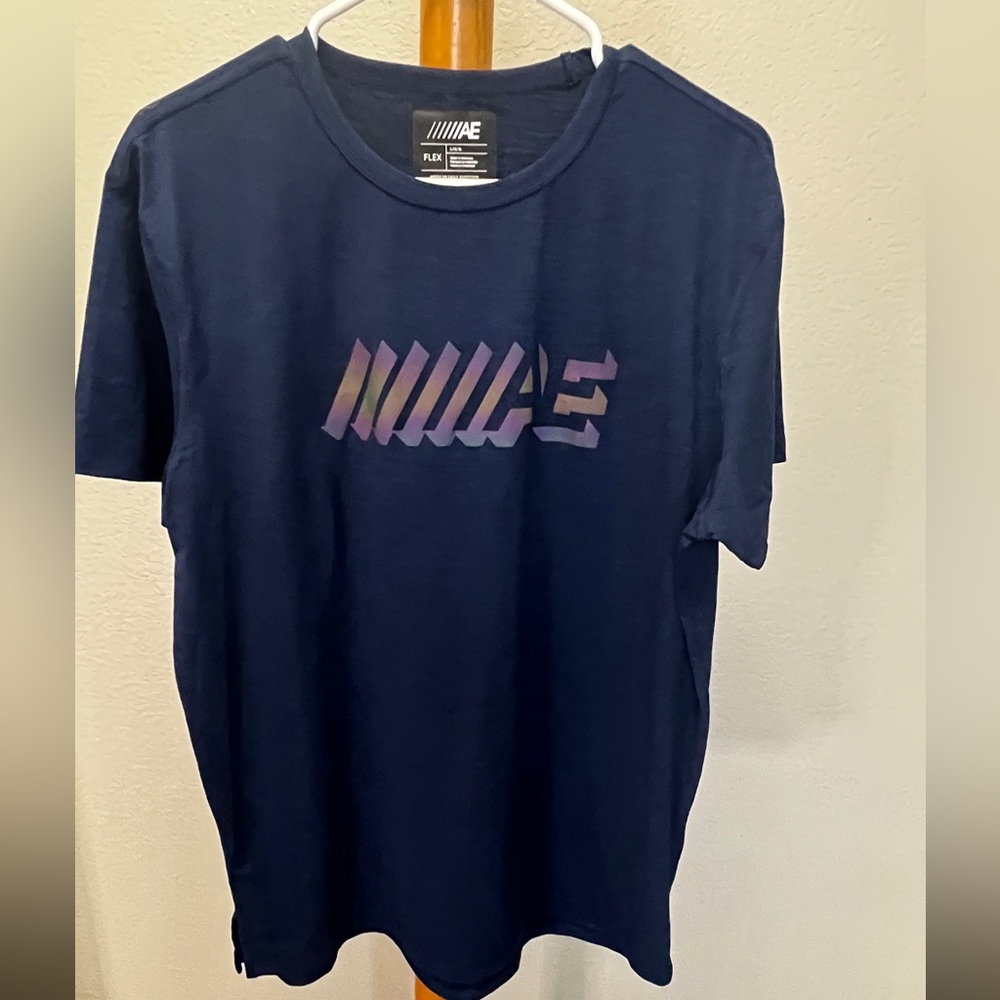 American Eagle Outfitters Shirt in dark blue. Flex Style Size Large.